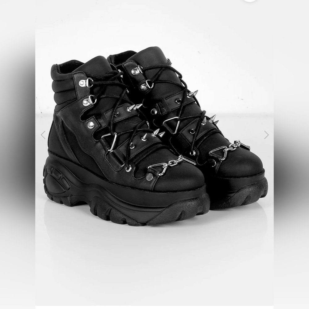 Disturbia Venus boots